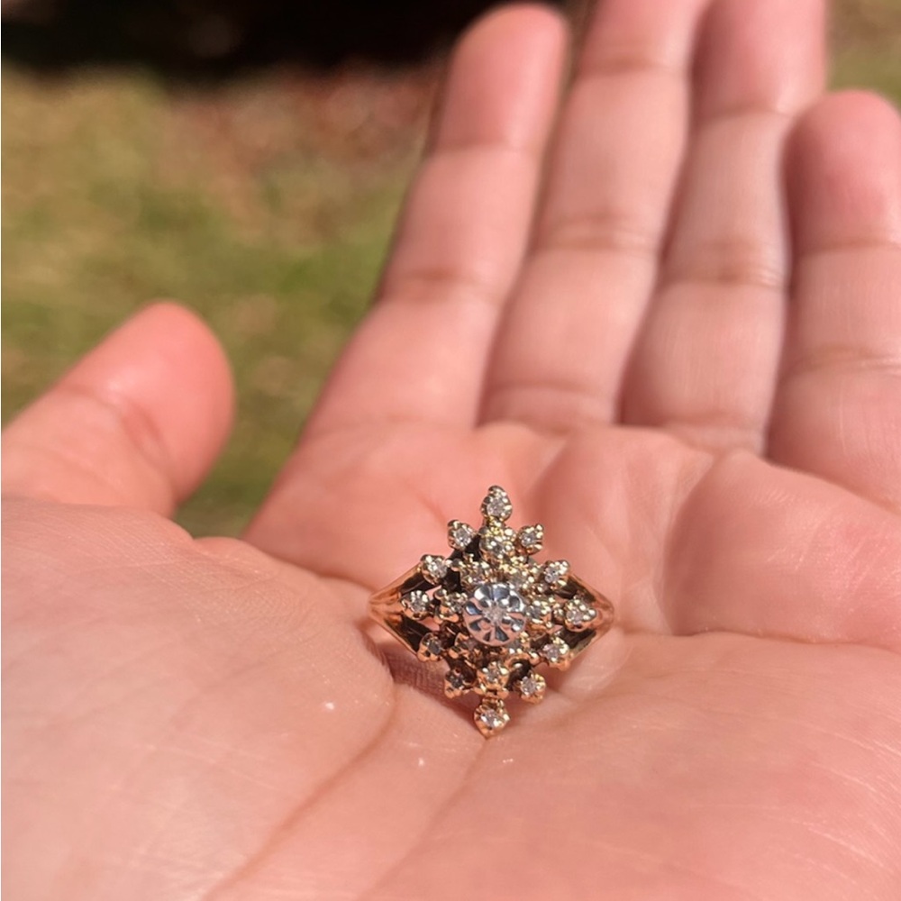 Elegant Gold Women's Ring
